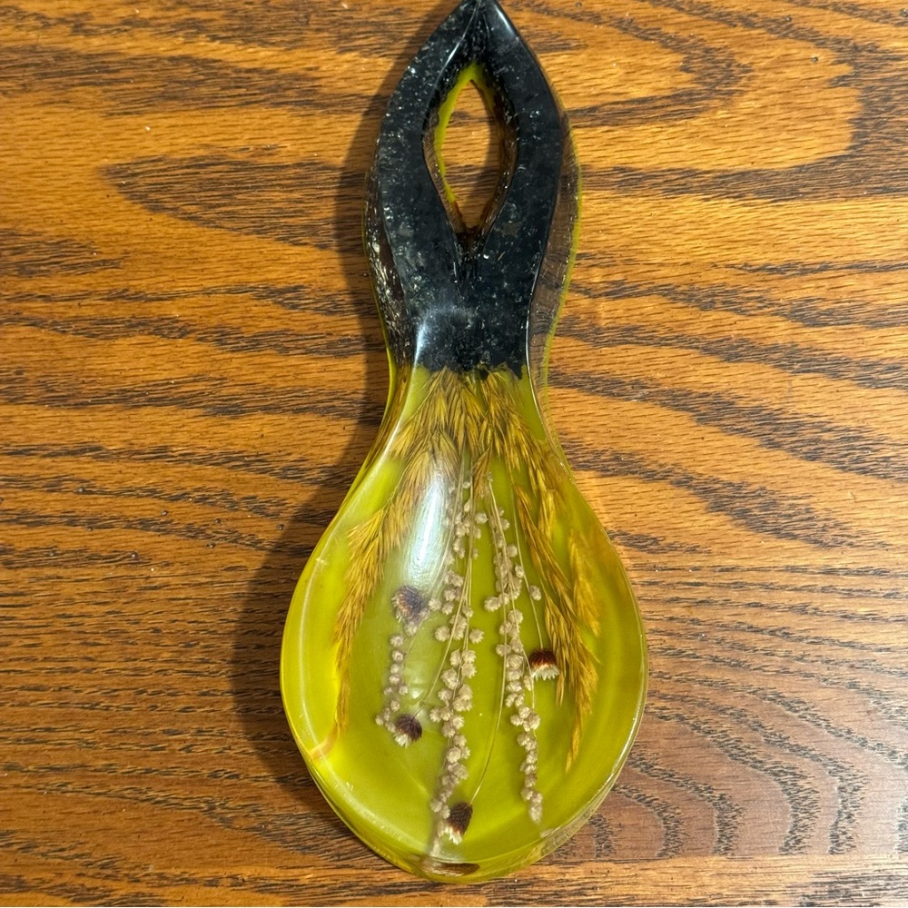 Vintage Unique Lucite Resin Spoon Rest with Floral Dried Flowers Design Gold